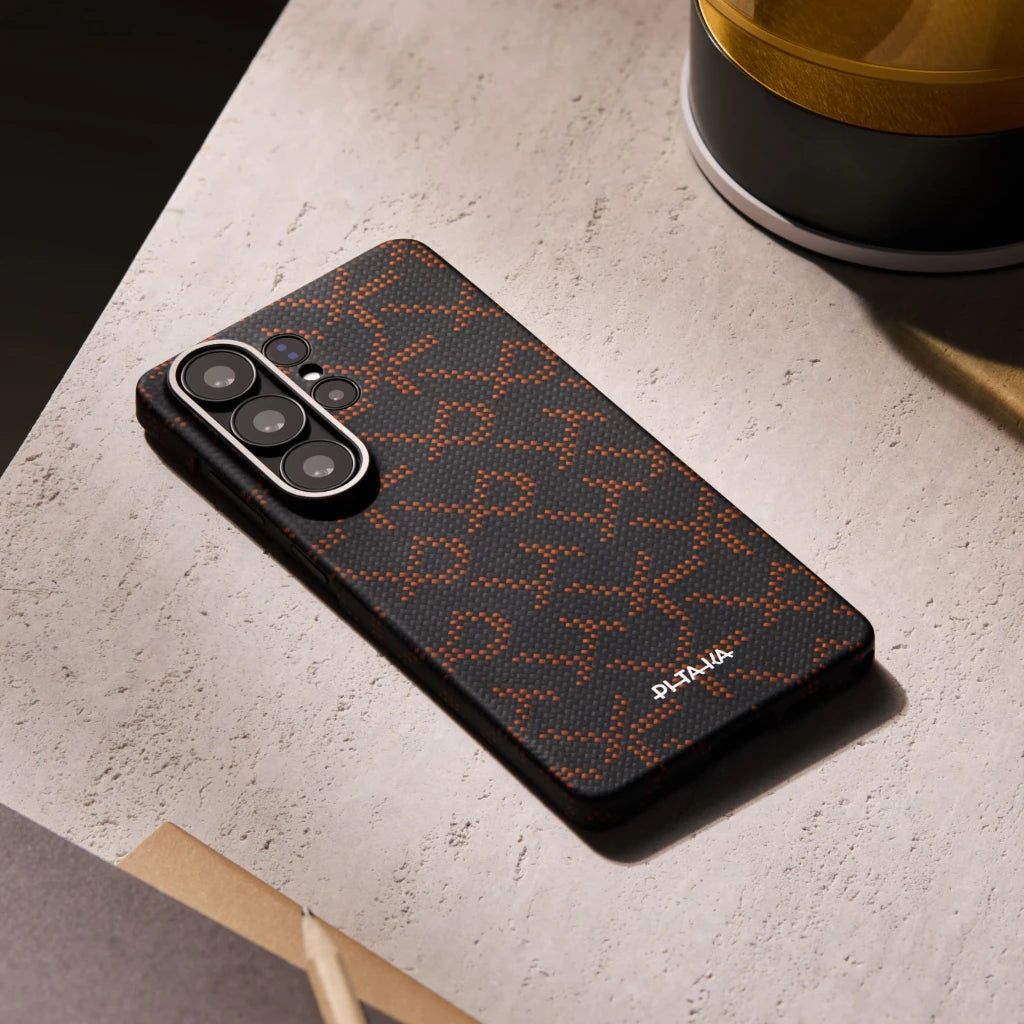 Калъфи за телефони PITAKA Monogram
